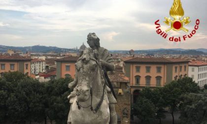 Paura a Firenze: fulmine colpisce statua dell'Arco di Lorena