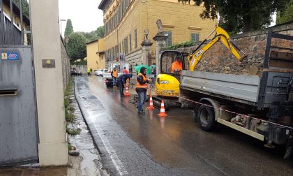 Si rompe tubo dell'acqua, caos in via Bologna