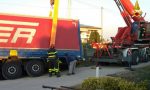 Camion finisce di traverso a causa del ghiaccio