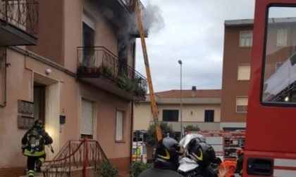 Incendio in una casa a Montemurlo: la solidarietà dei vicini che ospitano gli anziani