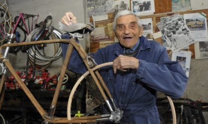 Fare il biciclettaio a 91 anni: la storia del quarratino Nilo Caramelli