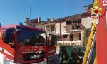 Incendio in casa, madre e figlia bloccate sul terrazzo