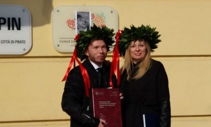 Mamma e figlio si laureano in omaggio a Francesco Nuti