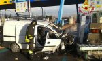 Incidente al casello Firenze Ovest: furgone distrutto