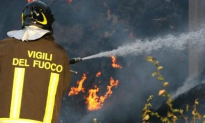 Incendio di rifiuti in via Colli, intervengono i Carabinieri forestali