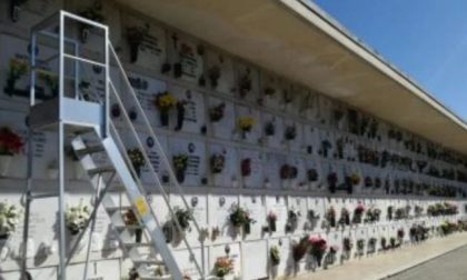 Castiglione della Pescaia, cede il montascale del cimitero: 77enne disabile precipita al suolo