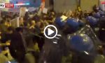 Proteste anti Salvini a Firenze, il VIDEO delle cariche della Polizia