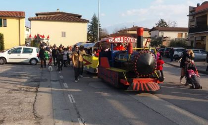Torna il Carnevale estivo: carri, coriandoli e negozi aperti