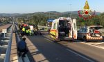 Auto si ribalta dopo un incidente: strada chiusa