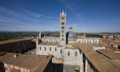 Siena, successo per le visite straordinarie al pavimento del Duomo
