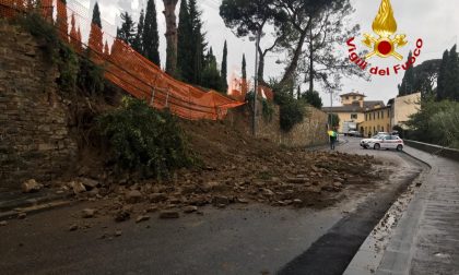 Forte pioggia: cede un muro a Firenze