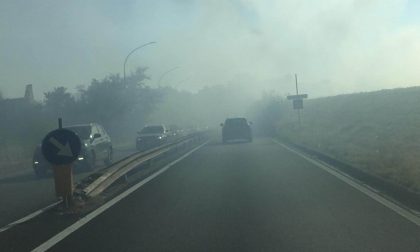 Incendio all'Osmannoro. Nube di fumo, ripercussioni sul traffico LE FOTO