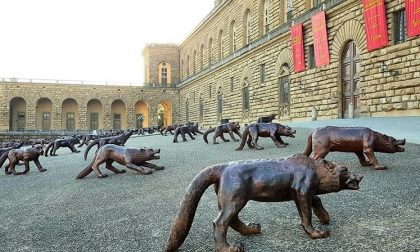 Firenze invasa dai lupi di Liu Ruowang