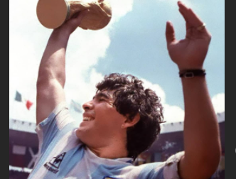 Addio a Diego Armando Maradona, tre anni fa la sua ultima visita a Firenze