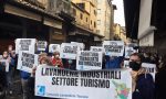 La lunga marcia dei "Ristoratori Toscana": stamani il flash mob sul Ponte Vecchio, poi la partenza fino a Roma - LE FOTO