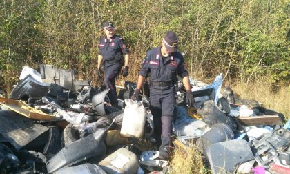 Cumuli di rifiuti scovati dai Carabinieri Forestali a Reggello