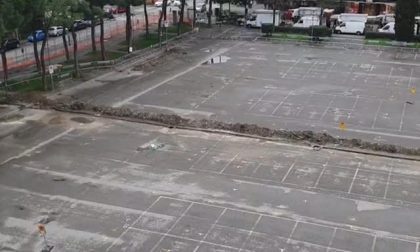 Piazza Togliatti a Scandicci: lavori a rilento, parcheggi ridotti e tanti disagi