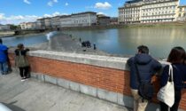 Precipitato in Arno dal ponte Vespucci: intervento in corso di vigili del fuoco e 118