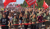 Oltre 10mila persone alla manifestazione Gkn: “Siamo ancora in piedi”
