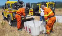 Vab e Comune portano due cisterne d’acqua a Cava Volpaie per abbeverare gli animali selvatici e rapaci