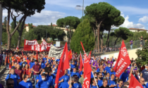 Gkn, in migliaia sfilano a Firenze per difendere il posto di lavoro