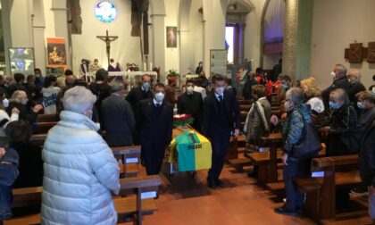 Addio Massimiliano, folla di persone al funerale in San Lorenzo
