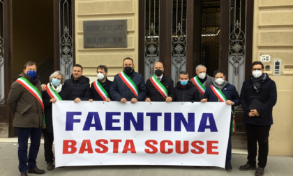 Sit-in dei sindaci del Mugello davanti a Rfi per la situazione della Faentina. Gandola (FI): "E perché non davanti la Regione?"