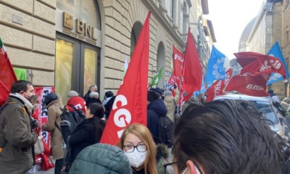 Bnl, sciopero e presidio a Firenze davanti alla sede in via de’ Cerretani contro il nuovo piano industriale che “precarizza il lavoro”