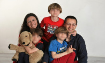 Mamma, papà e tre figli: l'incredibile storia di un'intera famiglia che vive nello spettro autistico