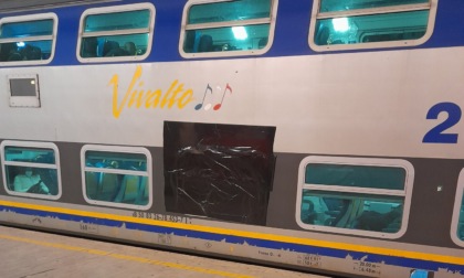 Treno Firenze-Pisa vandalizzato, Forza Italia non ci sta: "Atti sempre più frequenti"