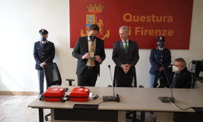 La Fratellanza Militare ha donato due defibrillatori alla Polizia di Stato di Firenze