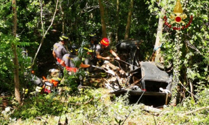 Recuperata carcassa auto in prossimità di Rio Buti