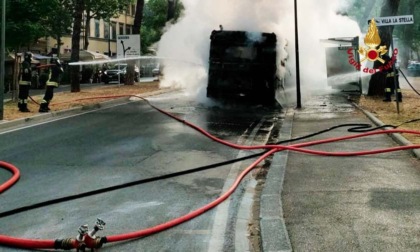 A fuoco un autobus a Firenze