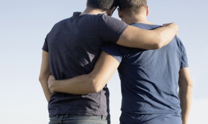 Tre studi legali si rifiutano di assisterli, coppia gay trovano l'avvocato in Toscana