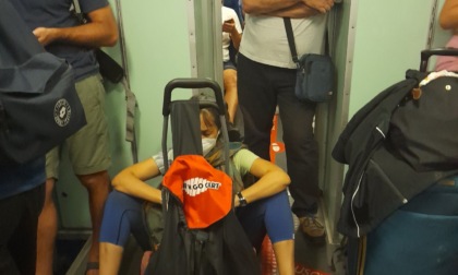 Treni cancellati, altri sporchi e senza aria condizionata: da Firenze a Siena una tragedia