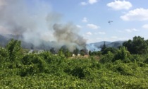 Grave incendio a Lastra: le fiamme minacciano più case