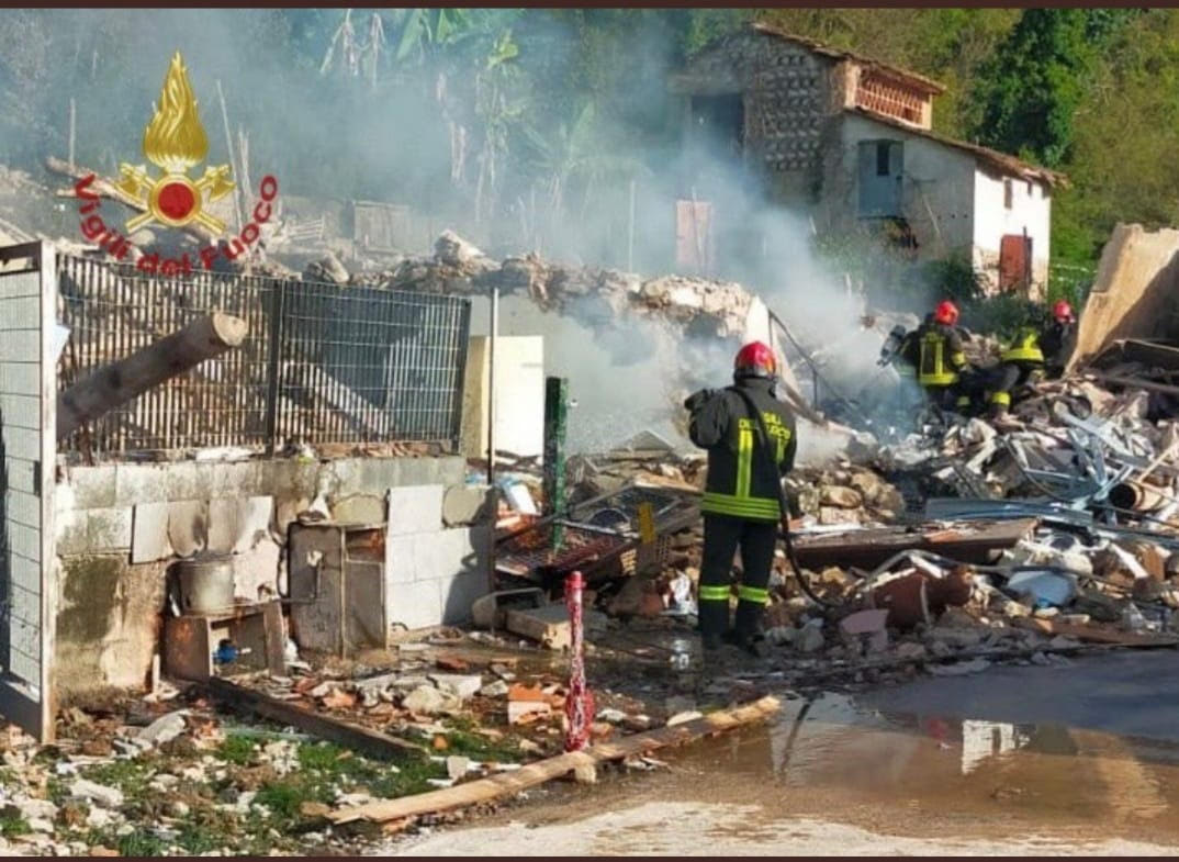 Lucca: Fuga Di Gas, Esplosione In Un Edificio - Prima Firenze