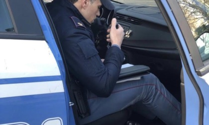 Scaraventa la bicicletta contro la volante per cercare la fuga: arrestato dalla Polizia di Stato 23enne marocchino trovato con hashish e cocaina