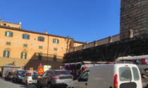 Sinistra Progetto Comune: "Piazza de' Pitti è diventata un parcheggio?"