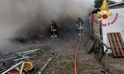 Il video dell'incendio delle baracche del Poderaccio