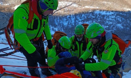 Precipitano dalle Alpi Apuane: morta una donna di 58 anni