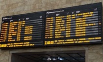 Deraglia carro merci, caos per i viaggiatori: treni cancellati e l'Italia divisa in due
