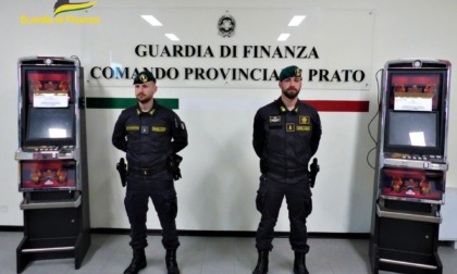 Blitz della Finanza a Prato: chiusa sala giochi clandestina