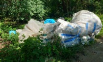 Abbandona rifiuti edili per strada, denunciato grazie alla segnalazione dei residenti