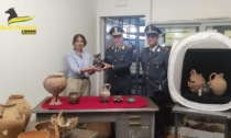 Reperti archeologici confiscati in un negozio, ora restituiti al museo di Bibbiena