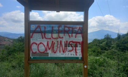 Scritte di stampo fascista sul Memoriale di Valibona