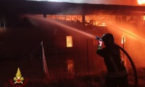 Incendio a Poggio a Caiano, fiamme nei capannoni di due aziende