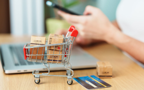 Foto ecommerce con app AI: gli strumenti indispensabili per foto professionali senza fotografo