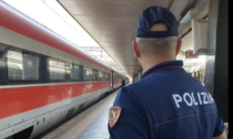 Paura in treno: uomo minaccia passeggero con il coltello, fermato dalla Polfer