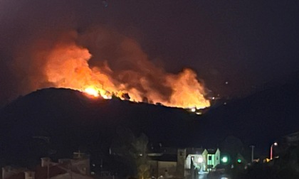 Incendio a San Felo (Rio nell'Elba). Fiamme sotto controllo, circa 700 gli evacuati